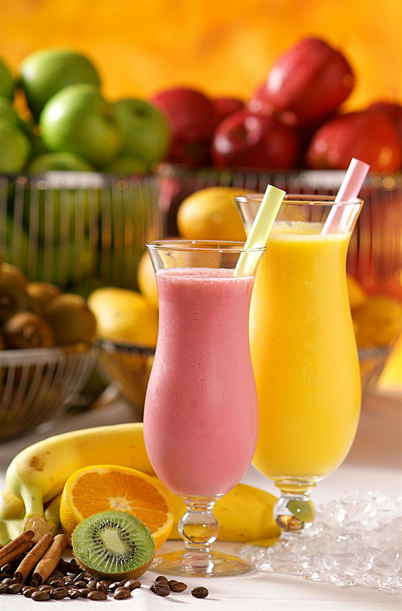 Frucht-Smoothies — C60 zu Getränken gemischt laut Online-Quellen